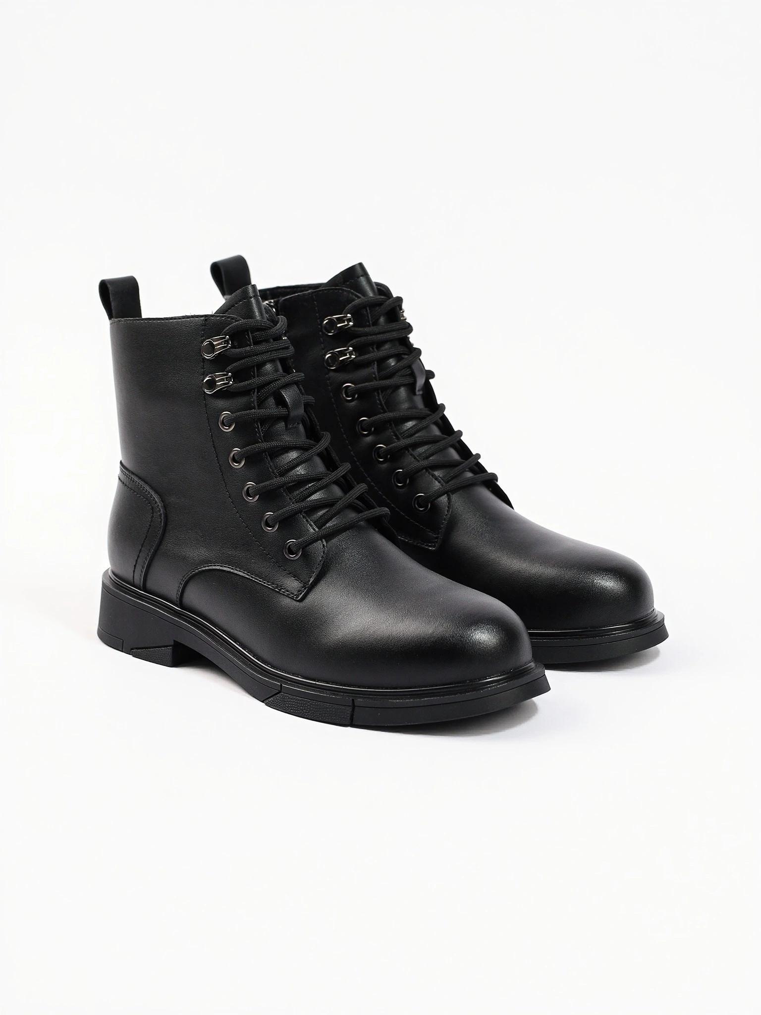 Ботинки-дерби черного цвета из натуральной кожи